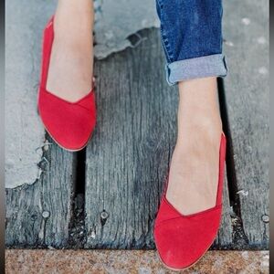 Tom’s Julie Poinsettia Red Slip-On Flats Shoes 8